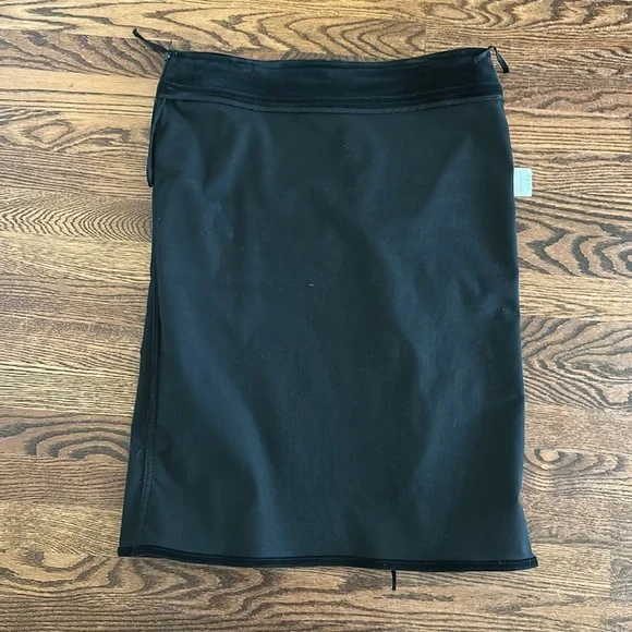 Gucci Black Velvet Pencil Skirt with Lace Up Detail at Back Size 46 US 10-12 - Picture 7 of 16